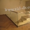 GVA01: main courante en inox poli miroirs plus verre 10mm trempe fixer avec une poutre en aluminium sur le sole.