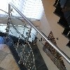 rampe d'escallier avec lisse et gard-corps en verre avec pate